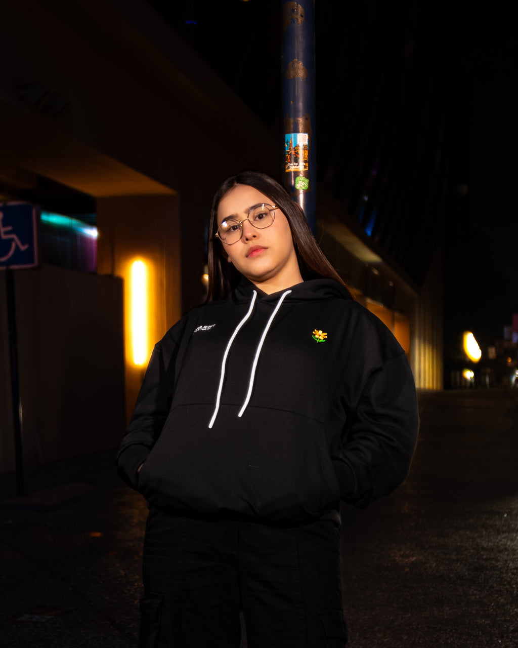 Hoodie - Bordado Flor Amarilla